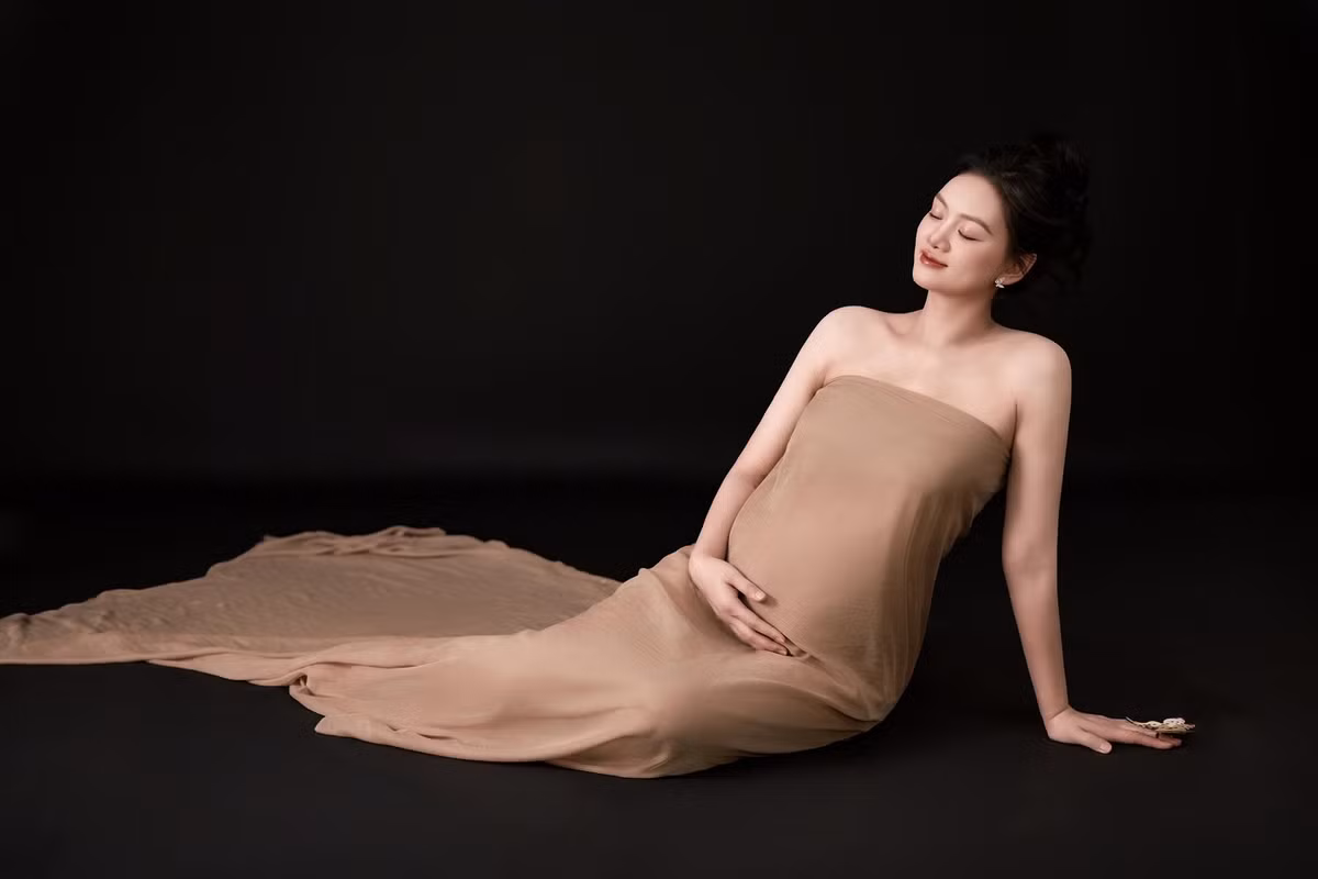 Cây chuyền hai tài năng của CLB Vietinbank và đội tuyển quốc gia đã chính thức xác nhận thông tin mang thai con đầu lòng, mở ra một chương mới đầy ngọt ngào trong cuộc sống cá nhân.