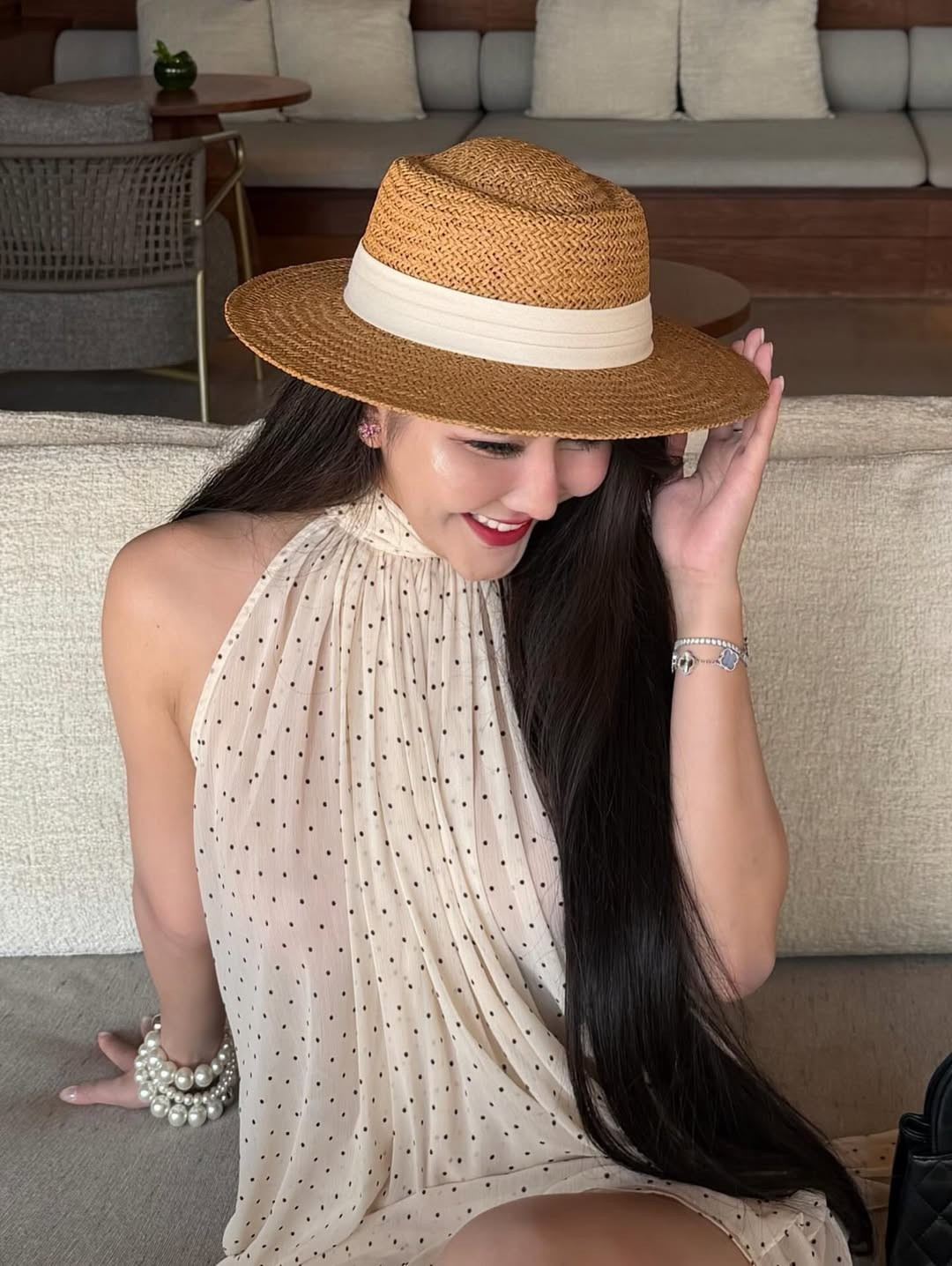 View - “Đệ nhất hot girl Sài thành” Võ Ngọc Trân thả dáng quyến rũ ở khu nghỉ dưỡng | Báo Tri thức và Cuộc sống - TIN TỨC PHỔ BIẾN KIẾN THỨC 24H