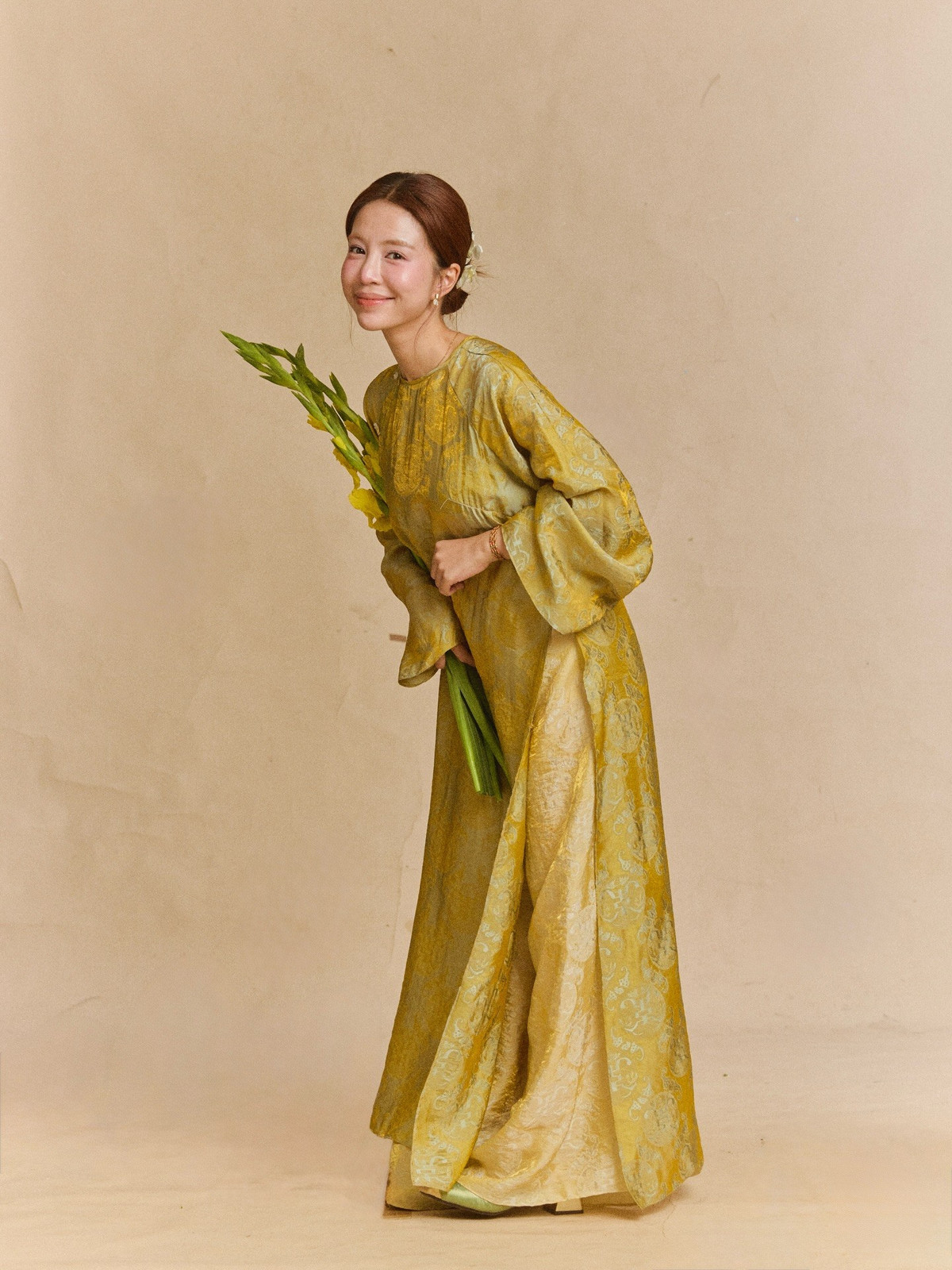 View - Mẫn Tiên diện áo dài đón Tết, khoe vẻ đẹp dịu dàng giữa sắc xuân truyền thống | Báo Tri thức và Cuộc sống - TIN TỨC PHỔ BIẾN KIẾN THỨC 24H