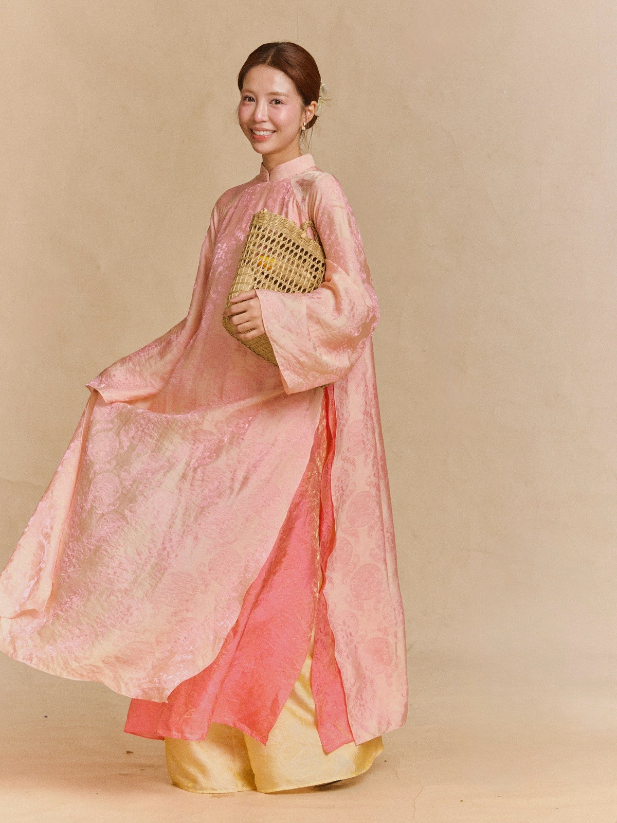 View - Mẫn Tiên diện áo dài đón Tết, khoe vẻ đẹp dịu dàng giữa sắc xuân truyền thống | Báo Tri thức và Cuộc sống - TIN TỨC PHỔ BIẾN KIẾN THỨC 24H