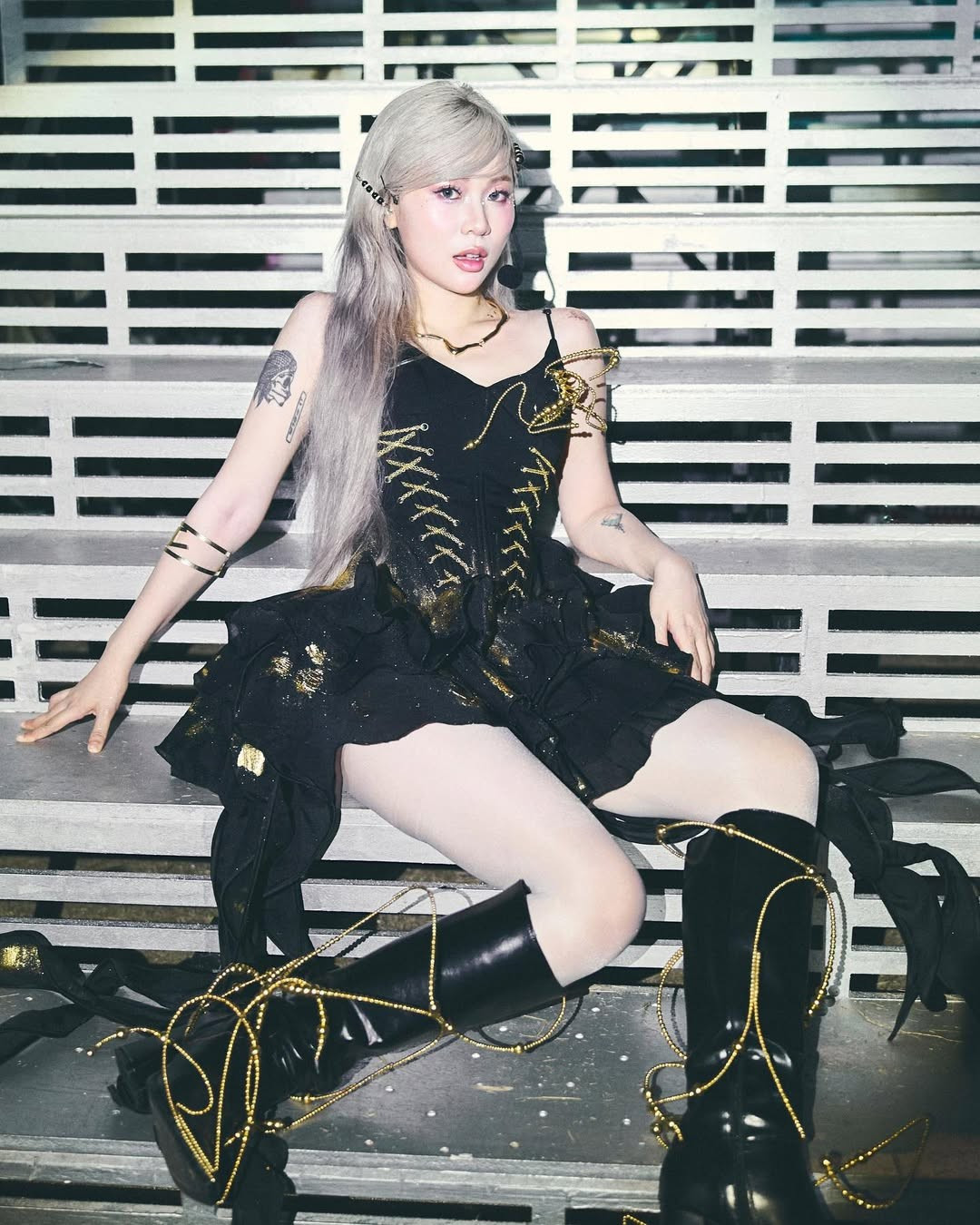 Nhiều khán giả nhận xét, màu tóc mới không chỉ giúp Misthy “đổi gió” hình ảnh mà còn cho thấy sự linh hoạt trong phong cách, sẵn sàng thử nghiệm những concept táo bạo hơn.