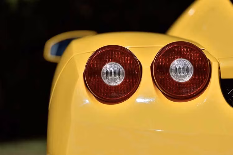 Và đến nay, chiếc siêu xe Ferrari Enzo đời 2003 này đã phá vỡ kỷ lục đó với mức giá đáng kinh ngạc 16,5 triệu USD (tương đương gần 430 tỷ đồng) tại sự kiện Kissimmee ở Florida.