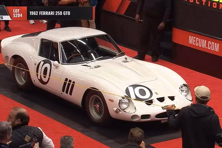 Khung gầm số 3729GT là chiếc Ferrari 250 GT duy nhất trên thế giới được sơn màu Bianco Speciale (trắng đặc biệt) từ nhà máy, điều này khiến nó trở nên độc nhất vô nhị, biến nó thành một món đồ sưu tầm ngay từ ngày lăn bánh khỏi dây chuyền sản xuất của nhà máy Maranello.