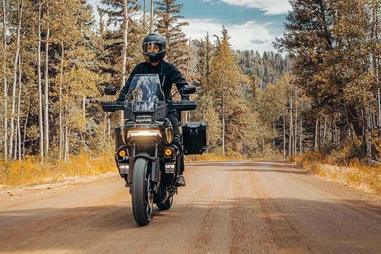 Harley-Davidson vừa cho ra mắt phiên bản nâng cấp nhẹ của dòng xe adventure Pan America 1250, có tên gọi là Pan America 1250 Limited. Đây là phiên bản thứ tư của mẫu "xế phượt" Pan America, lần đầu tiên được giới thiệu vào năm 2021, với khoảng sáng gầm thấp nhất là 154mm.
