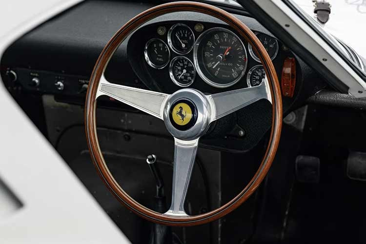 Khung gầm số 3729GT được hoàn thành vào ngày 7/5/1962. Chiếc xe ngay lập tức được gửi đến công ty chế tạo thân xe Carrozzeria Scaglietti để hoàn thiện phần thân xe bằng nhôm do Bizzarini thiết kế và Ferrari phát triển. Hai tháng sau, chiếc xe đã sẵn sàng và rời xưởng kèm theo Giấy chứng nhận xuất xứ và biển số đăng ký Modena số 79396.