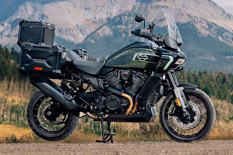 Hãng xe có trụ sở tại Milwaukee này không hề tạo ra một bước đột phá nào với mẫu xe này. Thay vào đó, họ cung cấp một chiếc Pan America gần như không thay đổi, nhưng được trang bị đầy đủ các tùy chọn bổ sung. Điều này làm tăng thêm tới 36kg vào tổng trọng lượng, lên đến 299kg.