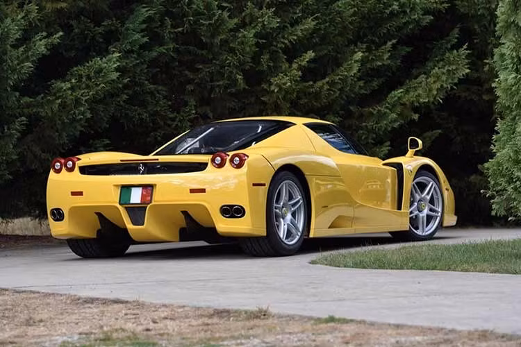 Phil Bachman qua đời vào tháng 8/2005. Gần như toàn bộ bộ sưu tập xe hơi của ông đang được bán đấu giá, và chiếc Ferrari Enzo đời 2003 là một trong số đó.