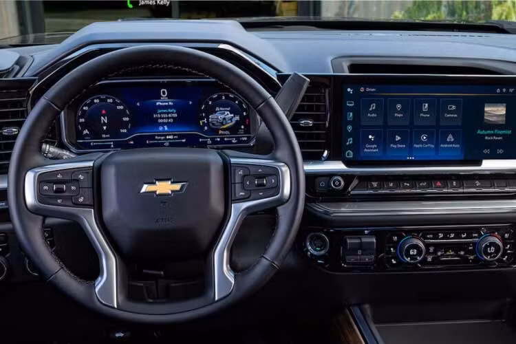 Thực tế, ngay cả bộ mâm Vossen HFX-1 hybrid rèn tám chấu lõm cũng có lớp hoàn thiện phù hợp xám mờ (Matte Gunmetal). Nhân tiện, dòng mâm này có các cấu hình năm, sáu và tám chấu, với phiên bản tám chấu có giá khởi điểm từ 849 đô la mỗi chiếc, có đường kính 22 và 24 inch.