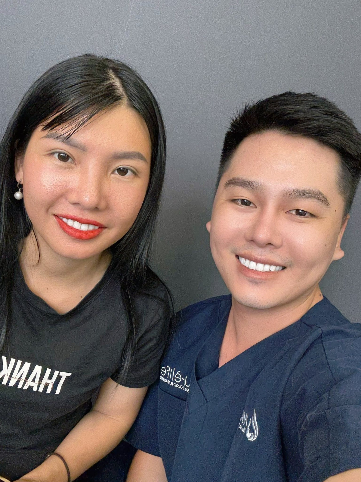 Mới đây trên trang cá nhân, "Thị Nở tái sinh" Quách Phượng thu hút sự chú ý khi chia sẻ hình ảnh mới nhất của bản thân. Trong ảnh, cô check-in bên một người đàn ông.