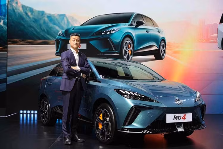 Hãng xe Trung Quốc chỉ tập trung vào việc làm mới hình ảnh thông qua bảng màu ngoại thất với sự xuất hiện của sắc xanh Iris Cyan trẻ trung. Riêng phiên bản cao cấp X Long Range được tạo điểm nhấn thể thao hơn bằng cụm phanh màu cam nổi bật.