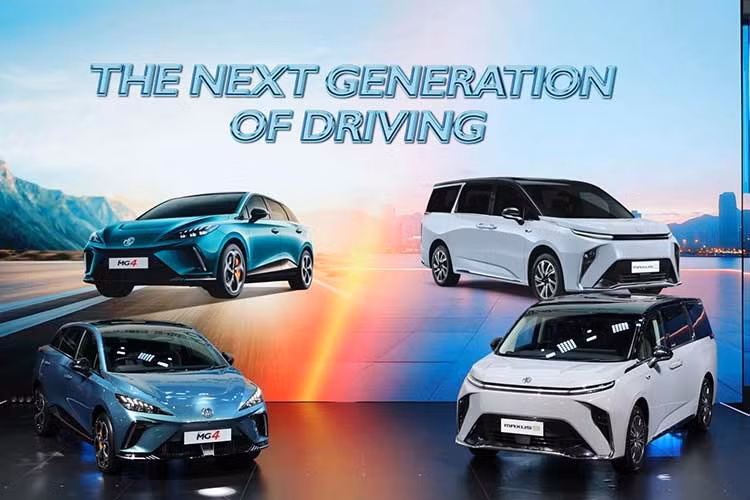 Tại triển lãm Ô tô Quốc tế Bangkok (BIMS) 2026 vừa qua, MG đã chính thức giới thiệu MG4 phiên bản nâng cấp mới, đánh dấu bước đi chiến lược của hãng trong việc củng cố vị thế tại thị trường Đông Nam Á. Về tổng thể, MG4 2026 không có quá nhiều sự thay đổi mang tính đột phá ở thiết kế ngoại thất do đây chỉ là bản nâng cấp nhẹ.