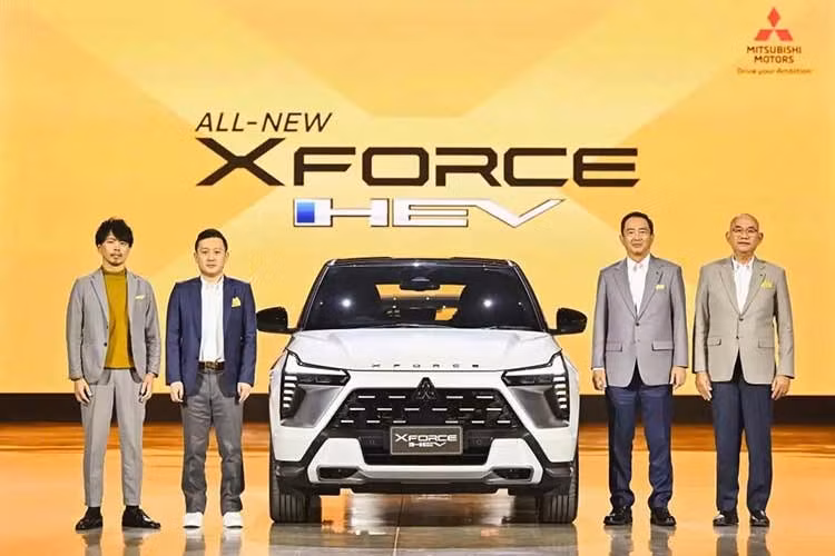 Mitsubishi Xforce HEV 2026 tại thị trường Thái Lan sẽ có ba phiên bản Ignite, Ultimate và Ultimate X, mức giá dao động từ 899.000 đến 1.089.000 Baht (tương đương từ 720 triệu đến 880 triệu đồng). Xe được lắp ráp tại Thái Lan và đi kèm nhiều chính sách ưu đãi hấp dẫn.