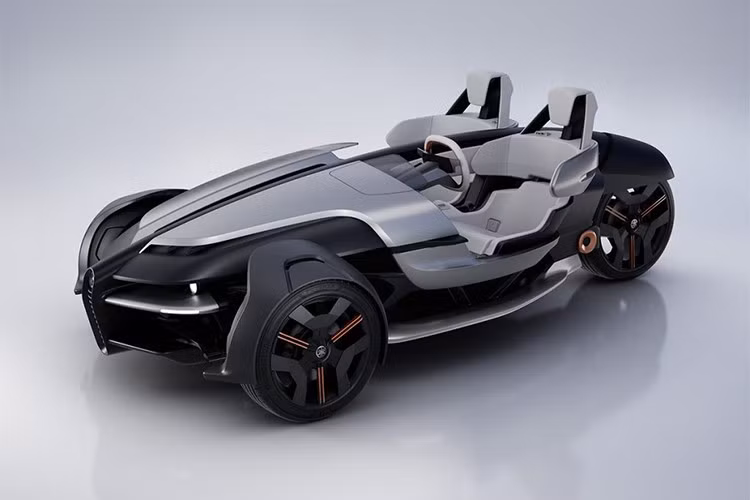 Nội thất giờ đây trông hoàn thiện hơn với bộ ghế ngồi màu đỏ sẫm, vô lăng và lẫy chuyển số màu vàng. Tricera được trang bị động cơ điện, mặc dù chưa rõ công suất của nó là bao nhiêu hoặc dung lượng pin lớn đến mức nào.