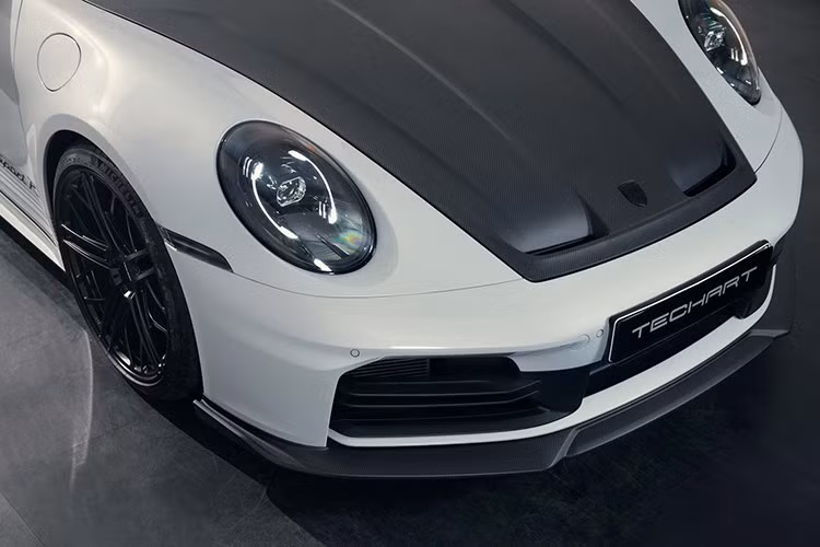 Hãng độ Đức TechArt đã nâng tầm 911 Carrera T với tên gọi là 'TsportR'. Các thay đổi quen thuộc như tăng công suất, hệ thống ống xả to hơn và bộ body kit...