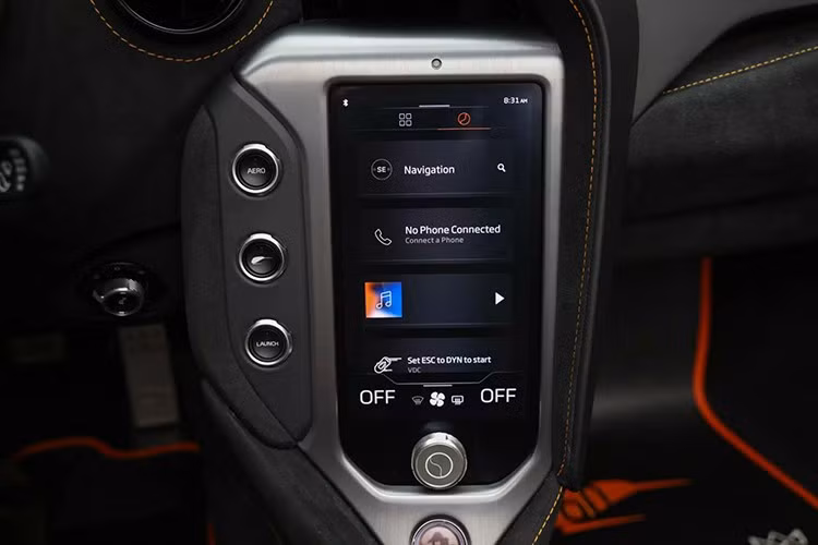 Đối với nhà sưu tập, nguồn gốc xe quan trọng không kém cấu hình. Đó là lý do những chiếc xe này thường được đặt cạnh các phiên bản siêu hiếm khác như 750S Le Mans Edition hoặc 750S độc quyền tại Nhật Bản.