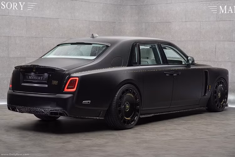 Tuy nhiên, do trọng lượng tăng thêm của những nâng cấp, chiếc xe siêu sang Rolls-Royce Phantom này sẽ chậm hơn một chút so với bản gốc, tất nhiên là với điều kiện là nó không mạnh mẽ hơn.