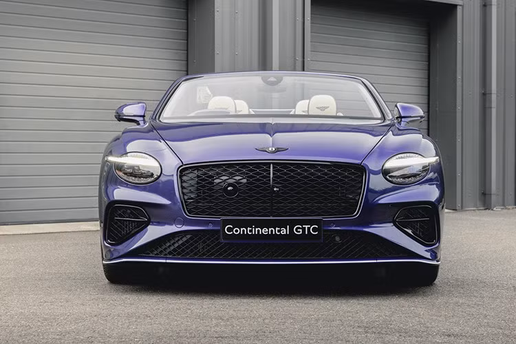 Vị khách này còn được trải nghiệm cảm giác phấn khích khi đồng hành cùng Speed Six Continuation Series phiên bản mới của Speed Six "xe đua Bentley thành công nhất trong thời đại" đến với Lễ hội Tốc độ Goodwood năm nay.