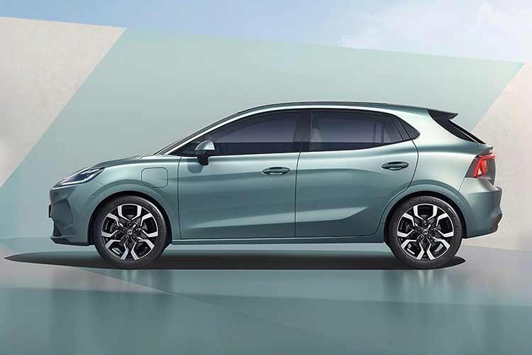 Mẫu Urban còn được cung cấp thêm các phiên bản Comfort Long Range và Premium Long Range. Trong khi đó, mẫu MG4 EV đắt tiền hơn cũng có phiên bản Premium Extended Range.