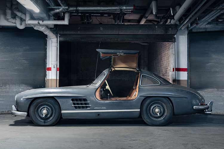 Chiếc xe thể thao Đức này đã lập kỷ lục thế giới mới cho dòng Mercedes-Benz 300 SL mã W198, vượt qua mốc 3,41 triệu đô la trước đó do một chiếc xe cùng đời năm 1956 thiết lập vào năm 2024. Đây cũng là chiếc xe đầu tiên thuộc loại này vượt qua cả hai mốc 4 triệu đô la và 5 triệu đô la.