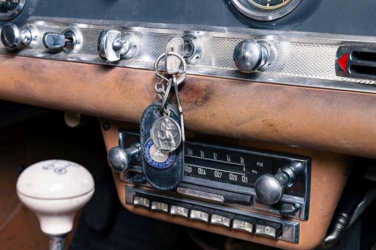 Theo thông tin được biết, chiếc xe đã được chuyên gia Klaus Kukuk kiểm tra và phát hiện lớp sơn hoàn toàn nguyên bản, ngoại trừ một vài chỗ dặm vá nhỏ phía dưới cản sau và phía dưới cửa bên hành khách. Các tấm thân xe và các bộ phận cơ khí cũng được xác nhận là hoàn toàn nguyên bản.