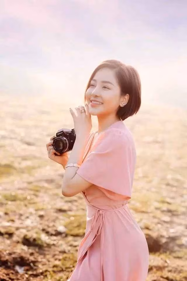 Thế nhưng, sự nổi tiếng của Trâm Anh lại đi kèm với thị phi, đỉnh điểm là "cú vấp" lớn nhất trong sự nghiệp, một scandal đời tư chấn động đã khiến cô phải đối mặt với một cuộc khủng hoảng truyền thông kéo dài.