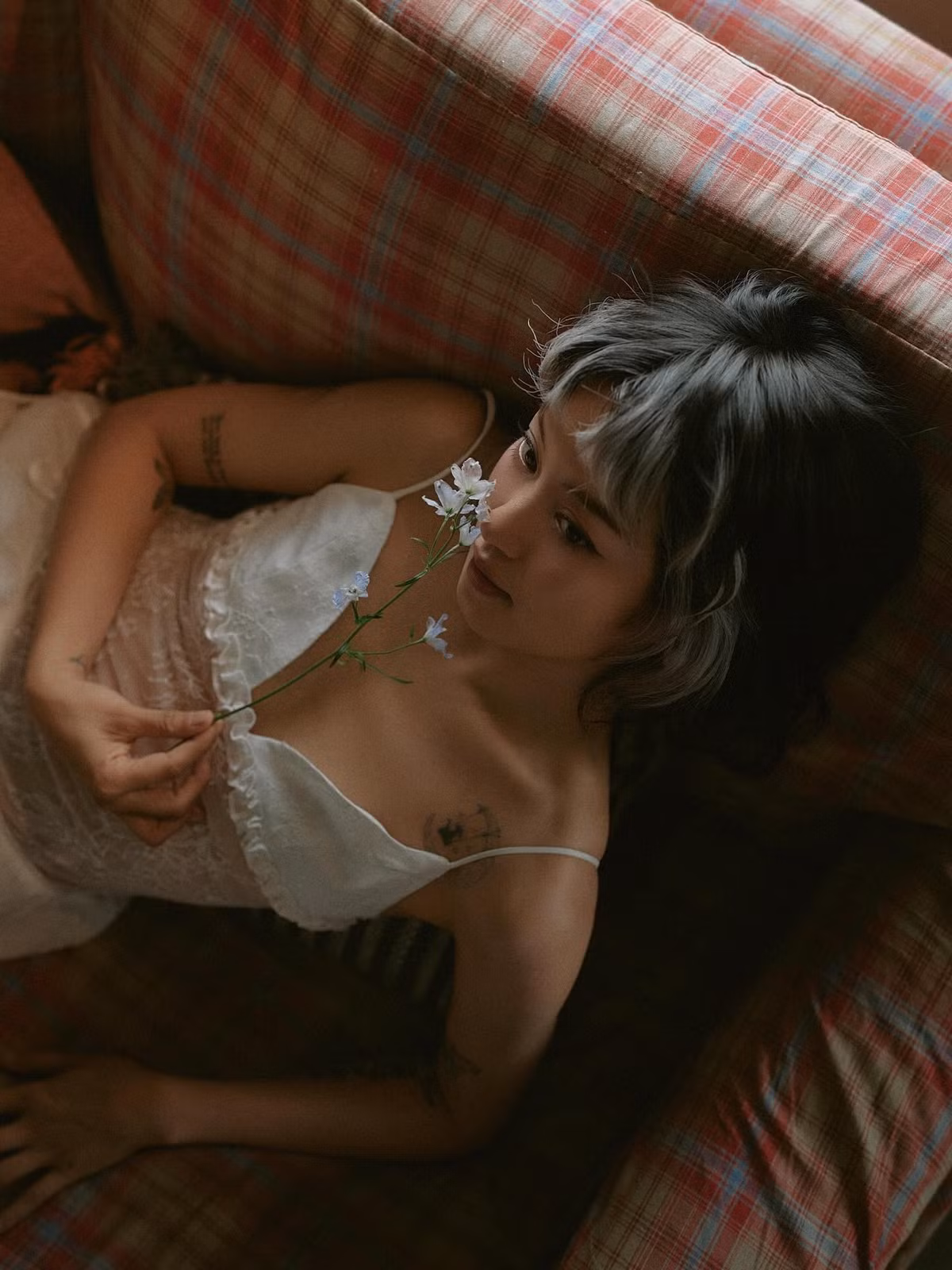 Là một trong những gương mặt đình đám của giới trẻ Việt cuối thập niên 2000, Mi Vân được biết đến với vẻ đẹp trong sáng, đôi mắt to tròn và nụ cười ngọt ngào.