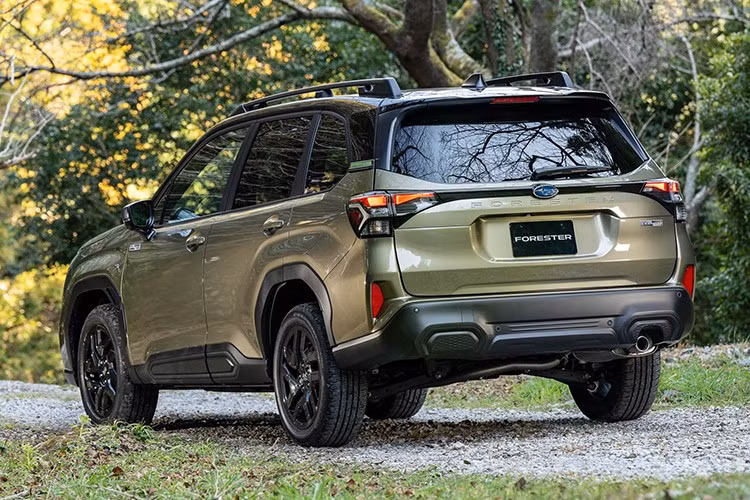 Khung gầm của Subaru Forester 2026 mới cũng được tinh chỉnh cứng vững hơn 10% so với cũ. Hệ thống trợ lực lái điện tử mượn từ sedan thể thao WRX hứa hẹn giúp trải nghiệm sau tay lái của người dùng ấn tượng hơn.