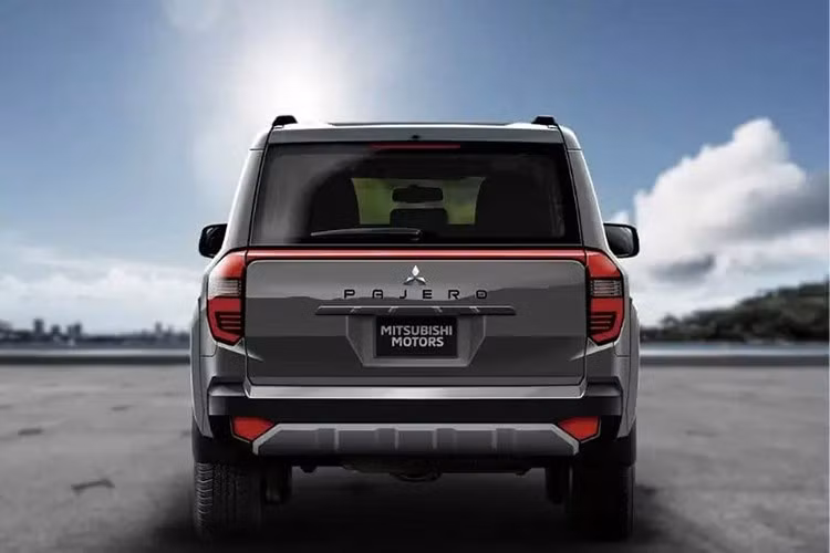 Thiết kế mới áp dụng ngôn ngữ thẩm mỹ hiện đại của Mitsubishi, với các chi tiết nhận diện như cụm đèn chiếu sáng và đèn hậu hình chữ T. Phần đuôi xe nổi bật với tạo hình lục giác trên cửa sau – lấy cảm hứng từ ốp lốp dự phòng của các đời Pajero cổ điển.