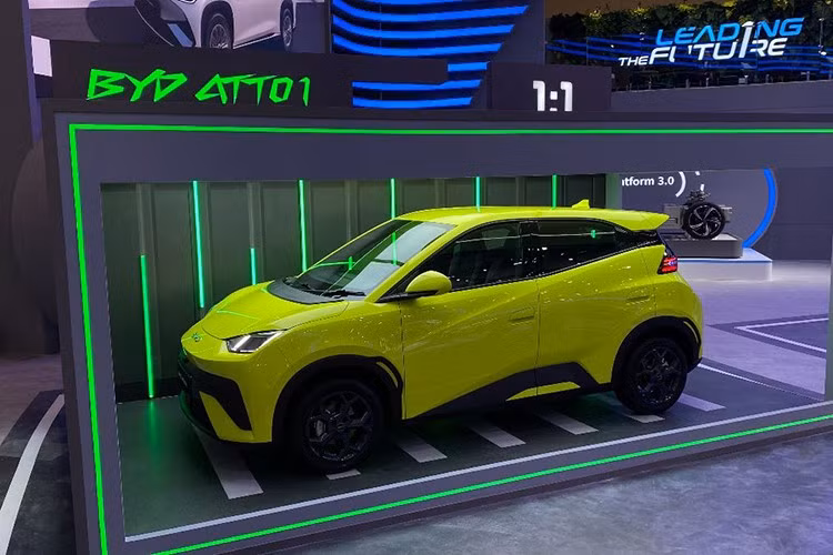 Cả hai phiên bản đều hỗ trợ sạc AC công suất tối đa 6,6 kW và sạc nhanh DC ở mức 30 kW (bản Dynamic) hoặc 40 kW (bản Premium). Tính năng V2L (dùng điện từ xe sạc cho thiết bị khác) cũng được trang bị tiêu chuẩn.