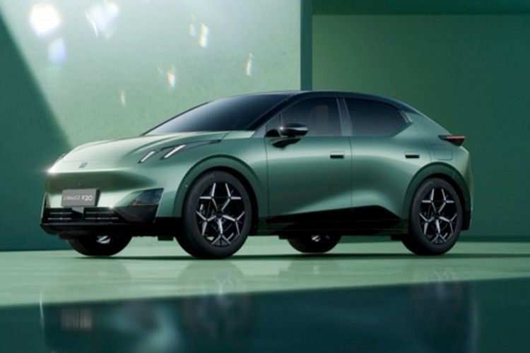 Lynk &amp; Co Z20 đạt chuẩn an toàn 5 sao Euro NCAP với thân xe làm từ 81,62% thép cường lực cao, dầm chống va bằng thép dập nóng 2000MPa, 7 túi khí tiêu chuẩn và hệ thống bảo vệ pin 8 lớp. Kể từ khi ra mắt vào tháng 12/2024, Lynk &amp; Co Z20 đã đạt doanh số khoảng 27.000 xe tại thị trường nội địa.