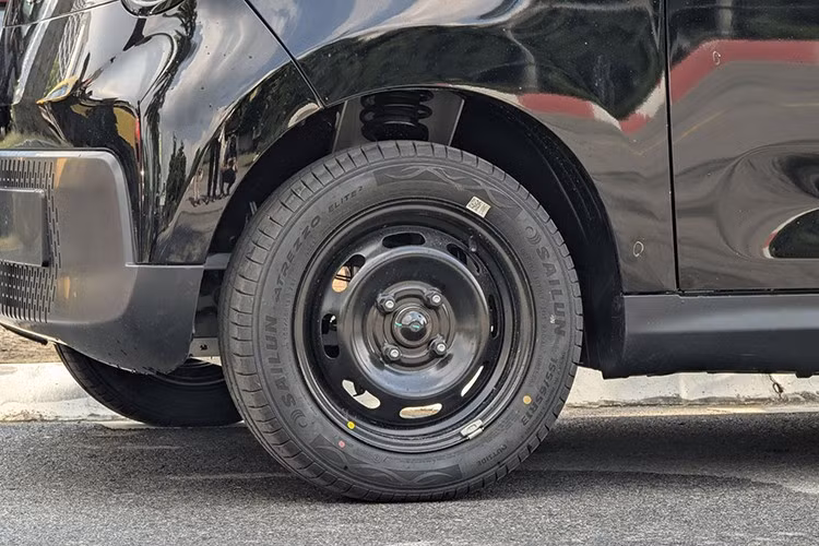 Việc đưa mẫu xe mini điện Minio Green vào hoạt động không chỉ giúp VinFast củng cố vị thế trong lĩnh vực vận tải xanh mà còn mở rộng lựa chọn cho khách hàng cá nhân và doanh nghiệp.