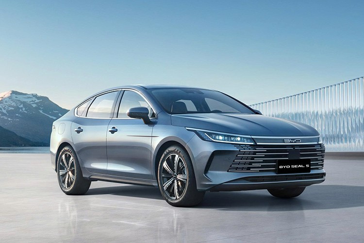 Bên cạnh việc giới thiệu công nghệ mới, BYD Việt Nam cũng cam kết đồng hành cùng người tiêu dùng trong hành trình chuyển đổi sang phương tiện di chuyển bền vững. Điều này phù hợp với định hướng phát triển của ngành ôtô, đồng thời góp phần thúc đẩy mục tiêu giảm phát thải tại Việt Nam.