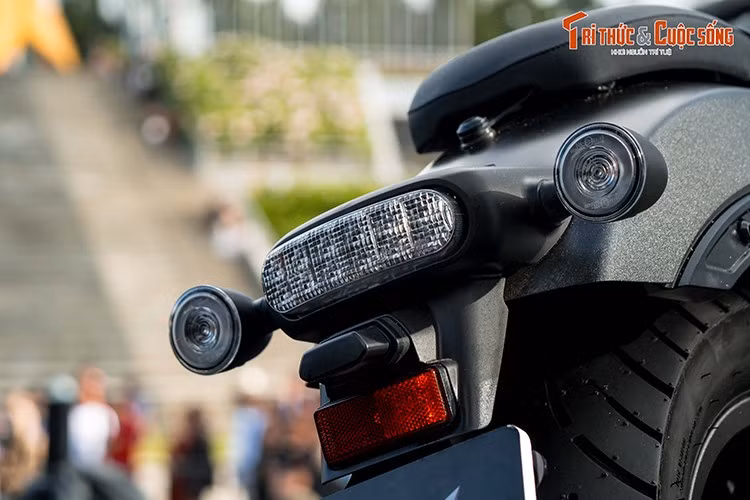 Honda Rebel 1100 2025 được trang bị khối động cơ thừa hưởng từ mẫu adventure Africa Twin. Đây là loại 2 xi-lanh thẳng hàng, dung tích 1.100 cc, làm mát bằng dung dịch, tích hợp hệ thống phun xăng điện tử.