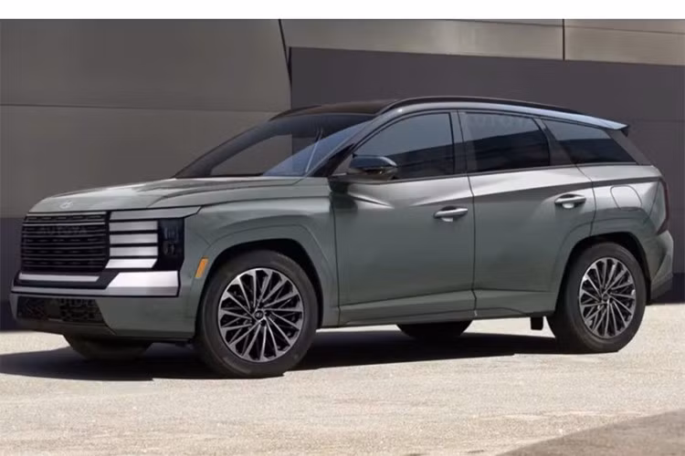 Tổng thể, Tucson mới mang dáng dấp của một mẫu SUV cao cấp, gần như tiệm cận phân khúc hạng D - nhằm cạnh tranh trực diện với các đối thủ sừng sỏ của Nhật Bản như; Toyota RAV4 và Mazda CX-5.