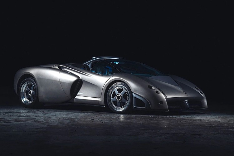 Thở ra qua ống xả thép không gỉ Quicksilver tùy chỉnh, động cơ V12, dung tích 5,7 lít hút khí tự nhiên của Pregunta tạo ra công suất đáng nể 530 mã lực) và mô-men xoắn cực đại 605 Nm. Trong điều kiện tối ưu, chiếc xe này chỉ mất 3,9 giây để đạt 100 km/h. Tốc độ tối đa 333 km/h.