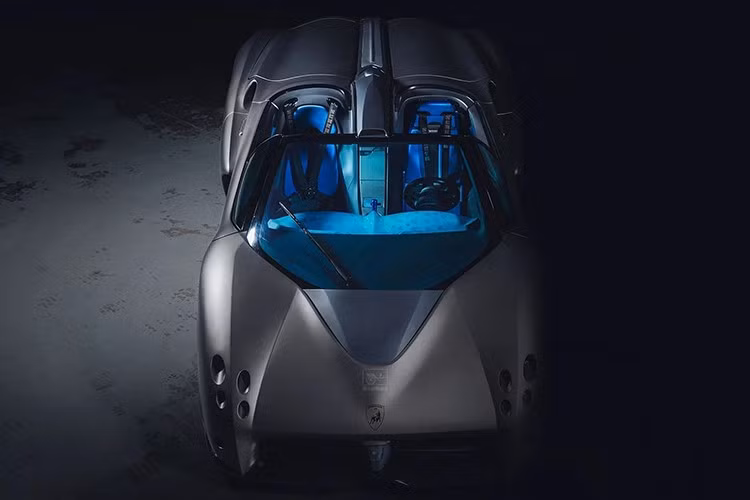 Cũng được giới thiệu tại Triển lãm Ô tô Geneva năm 1999, chiếc xe ly kỳ sử dụng động cơ V12 này chưa bao giờ được dự định sản xuất hàng loạt hay giới hạn. Được chế tạo dưới sự chỉ đạo của Chrysler, Pregunta mang nhiều nét tương đồng với Dassault Rafale của không quân Pháp.