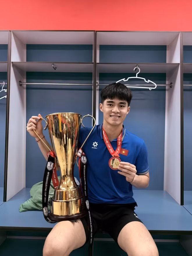 Trung Kiên được đánh giá là mẫu thủ môn hiện đại, có phản xạ nhanh và khả năng chơi chân khá tốt.