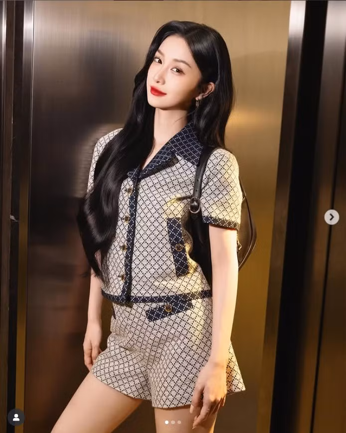 Vẻ đẹp trong sáng, dịu dàng của Jun Vũ từng giúp cô được mệnh danh là "cô bé trà sữa Việt Nam".