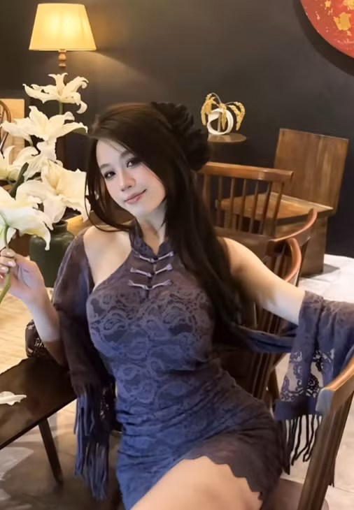 Chính vì vậy, Mia có một hành trình đầy bất ngờ với màn "biến hình" chẳng kém cạnh các tỷ tỷ xứ Trung mà dân mạng vẫn thường xuýt xoa.