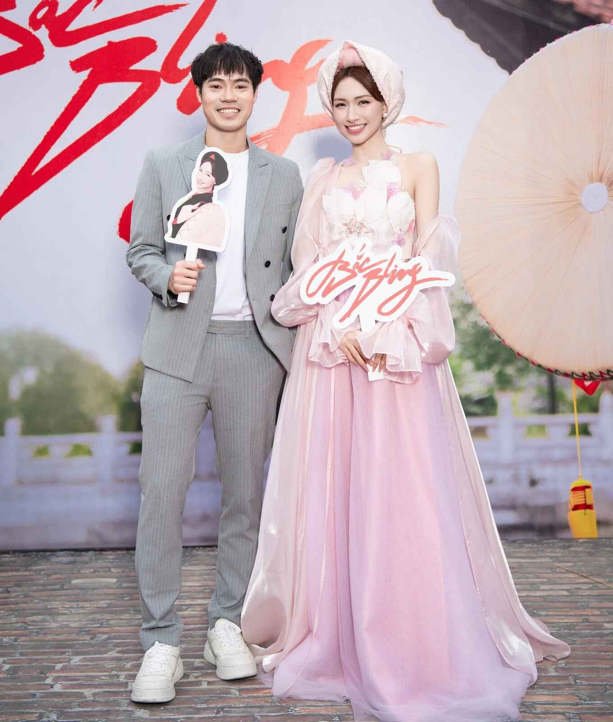 Hòa Minzy và Văn Toàn là một trong những cặp bạn thân nổi tiếng nhất làng giải trí và thể thao Việt Nam. Mối quan hệ của họ không chỉ gắn bó suốt hơn 10 năm mà còn đầy ắp những khoảnh khắc hài hước, đáng yêu khiến người hâm mộ không thể không bật cười.