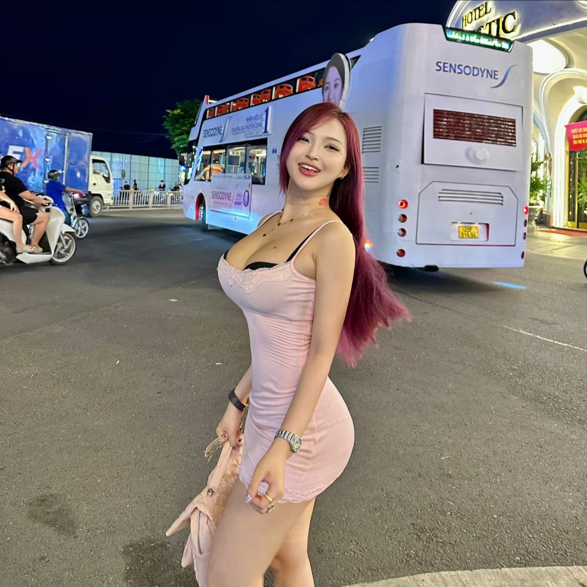 Có lần, hot girl còn công khai trả lời thắc mắc về vấn đề nhạy cảm, chẳng chút nao núng.