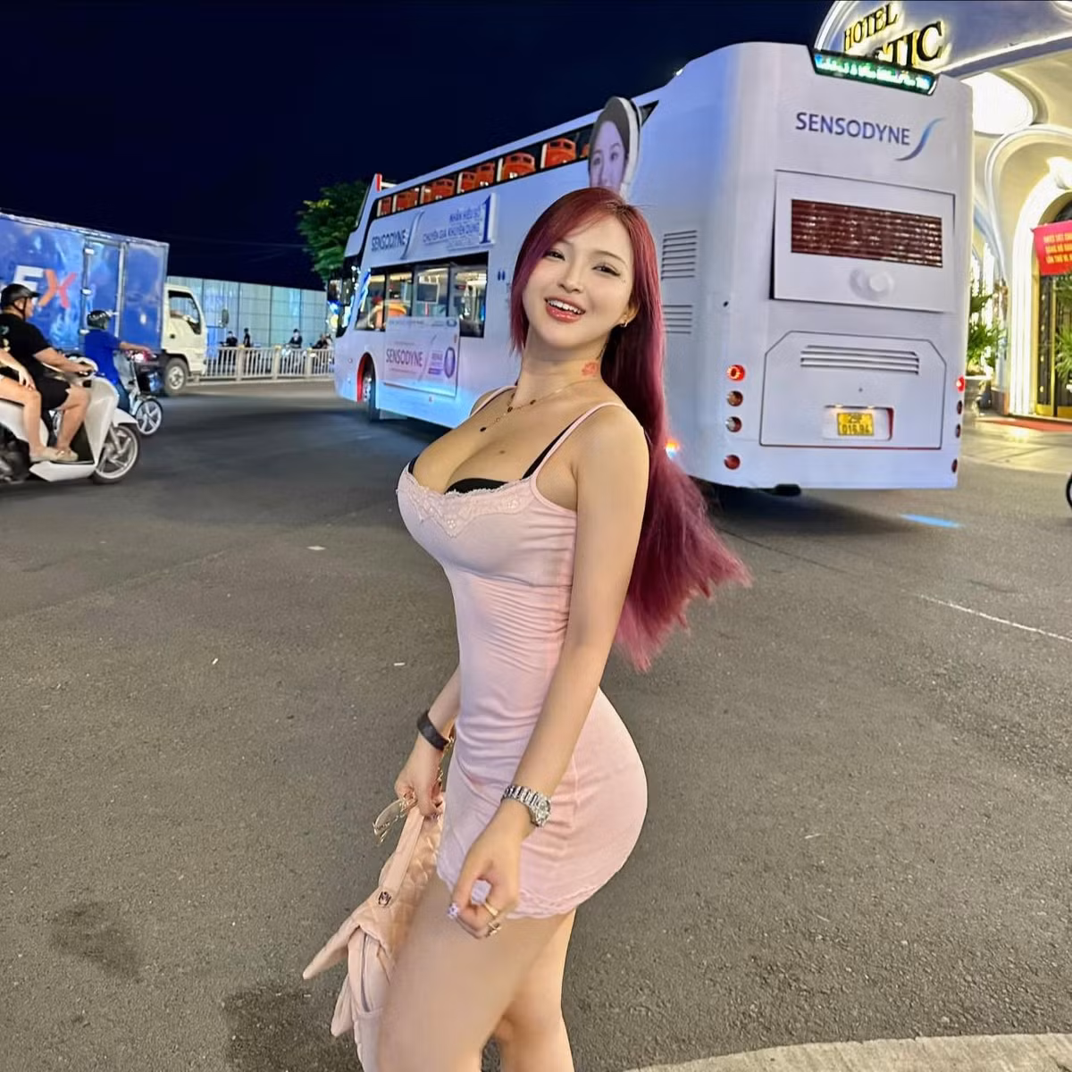 Có lần, hot girl còn công khai trả lời thắc mắc về vấn đề nhạy cảm, chẳng chút nao núng.