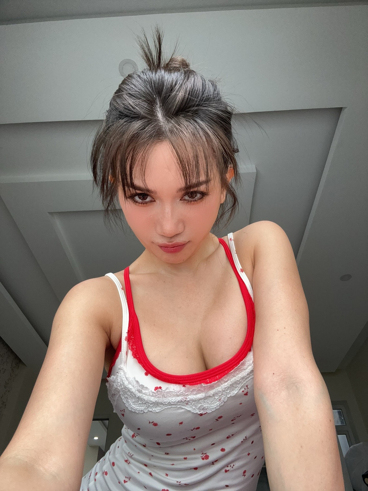 Trong một bài phỏng vấn, khi được hỏi Sĩ Thanh thấy mình còn thiếu điều gì, nữ diễn viên cho rằng cô cảm thấy đủ với những gì bản thân tạo dựng được.