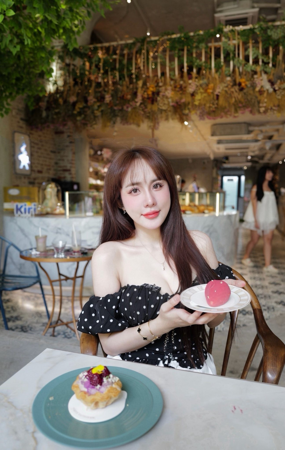 Tuyết Anh gây ấn tượng mạnh khi những clip chơi bi-a trên mạng xã hội được lan truyền.