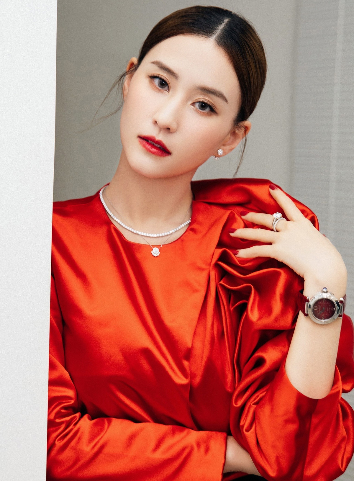 Có thể nói, Hà Siêu Liên là hình mẫu lý tưởng của người phụ nữ hiện đại sinh ra trong hào môn nhưng không ỷ lại, biết trân trọng những gì mình có và luôn nỗ lực khẳng định bản thân.