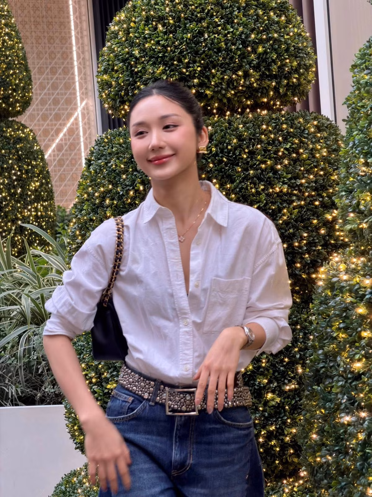 Mina Young vẫn duy trì lịch livestream đều đặn, thu hút lượng lớn người xem nhờ lối trò chuyện duyên dáng và sự hiểu biết trong mảng game. Đồng thời, nữ streamer còn tham gia nhiều MV, TVC quảng cáo và sự kiện game, cho thấy độ phủ sóng ngày càng rộng trong làng giải trí.