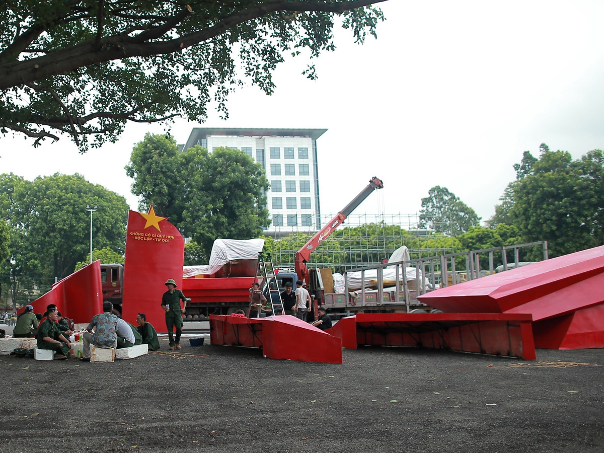 Khu vực góc phố Hùng Vương - Nguyễn Thái Học sau khi được mở rộng sẽ trở thành điểm dựng phù điêu và màn hình led cỡ lớn để phục vụ người dân theo dõi.