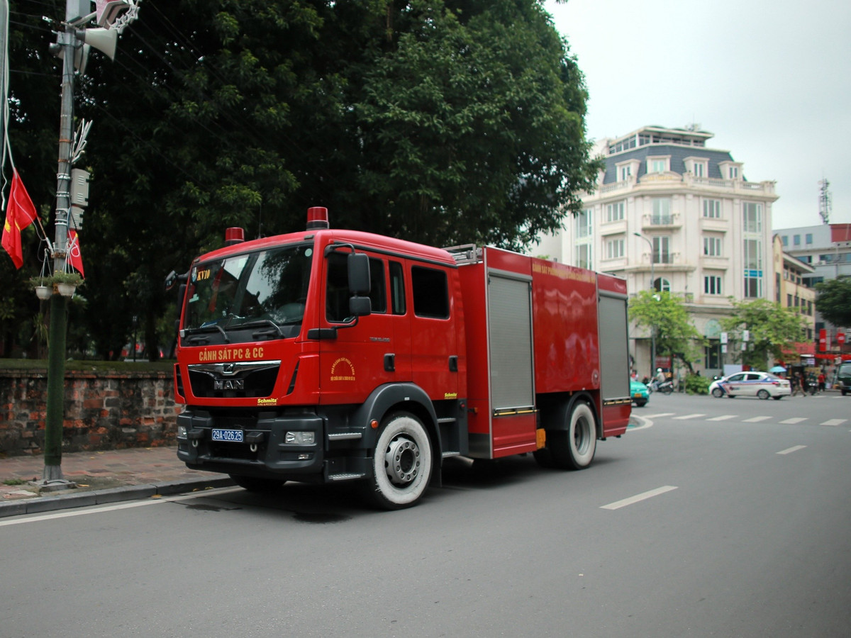 Lực lượng cảnh sát PCCC&amp;CHCN cũng được đảm bảo tại mọi ngã tư.