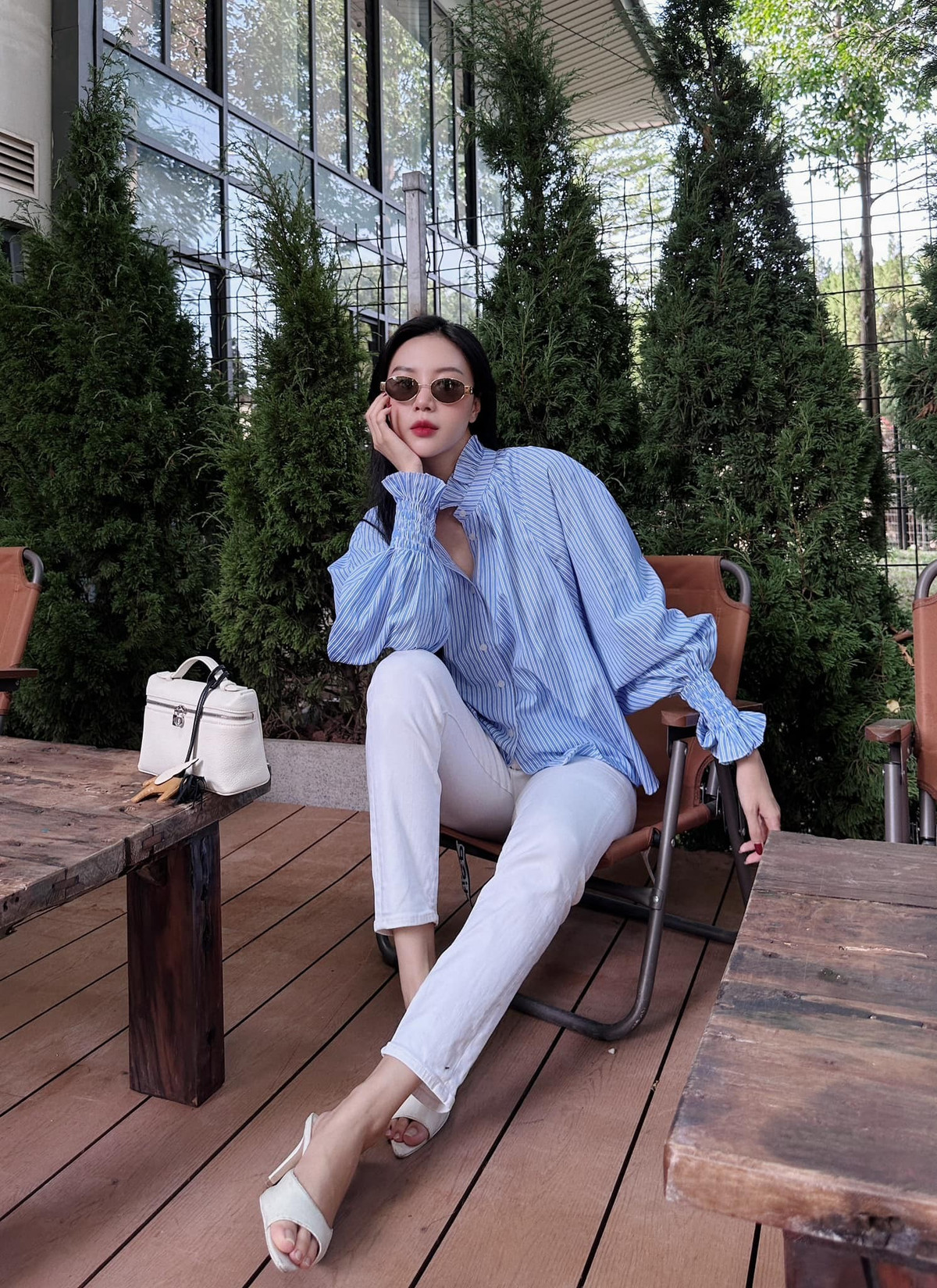 Ngọc Châm còn được biết đến với tư cách tiếp viên hàng không mặc dù cô không còn gắn bó với nghề.