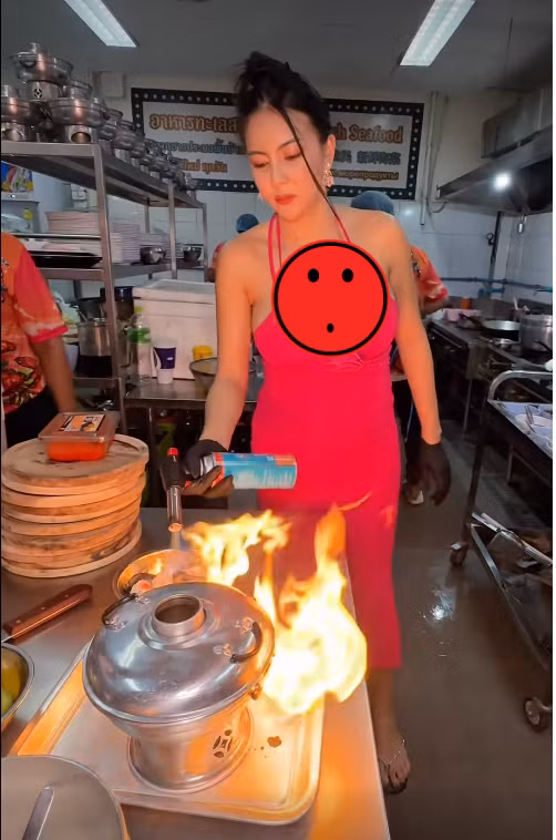 Khi tranh cãi thổi bùng trên mạng xã hội, Prece cho biết những bộ đồ gợi cảm chỉ được cô mặc khi quay video phục vụ mục đích quảng bá.